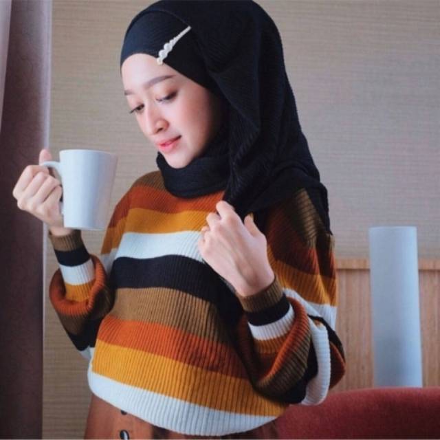 COD/SWEATER/HUGGES SWEATER