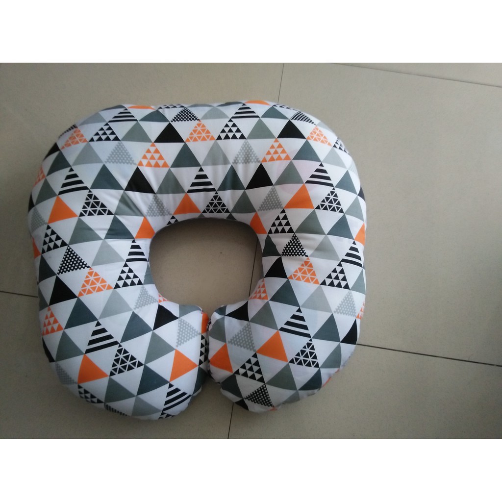 bantal menyusui