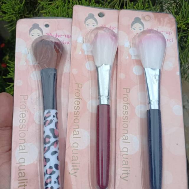 KUAS BLUSH ON BRUSH BLUSHON