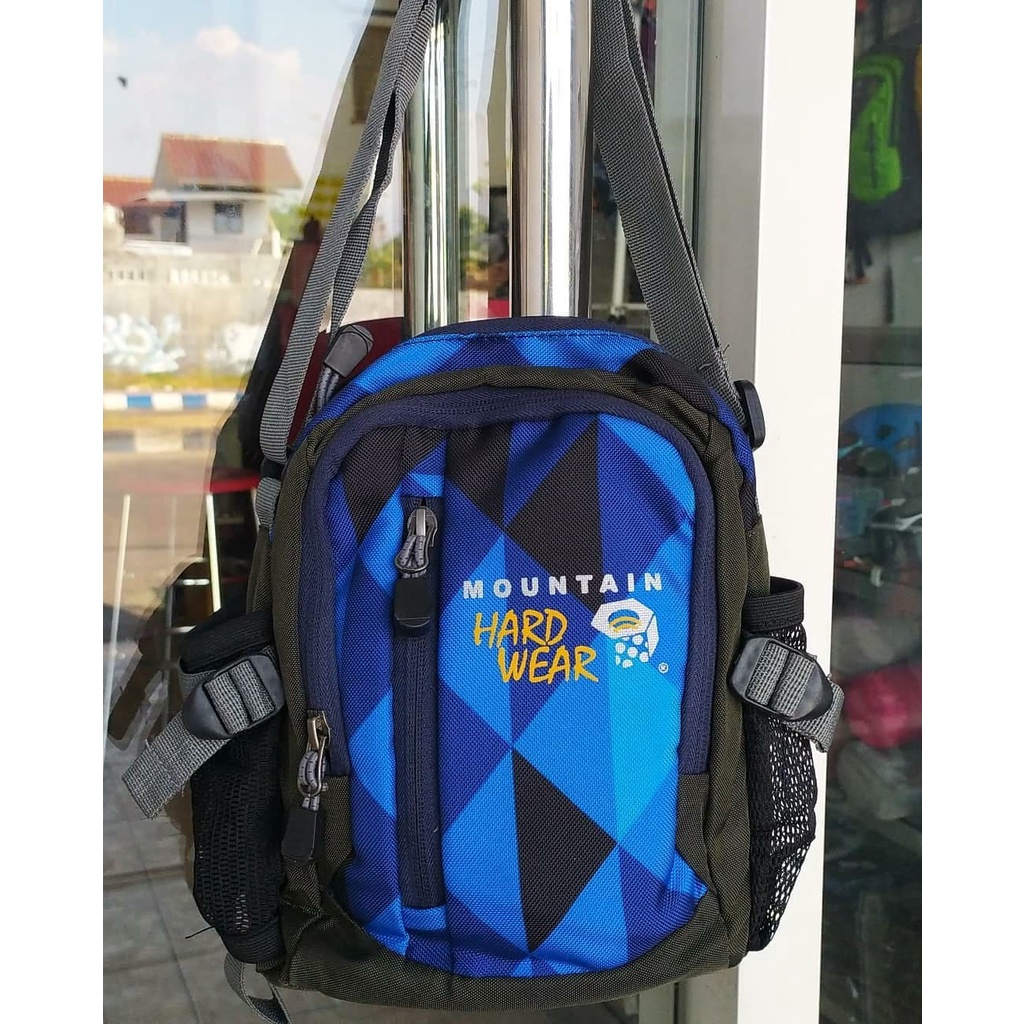 Travel pouch mountain hardware