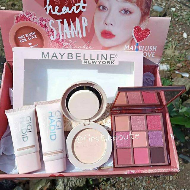 PAKET GIGI HADID