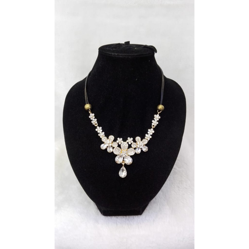 kalung permata cantik