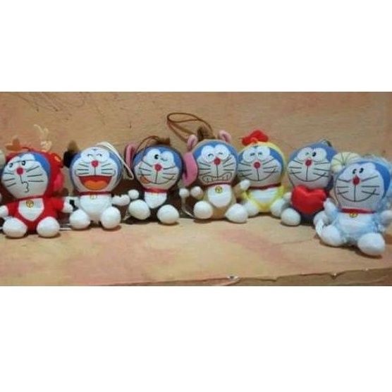 gantungan kunci doraemon // boneka doraemon