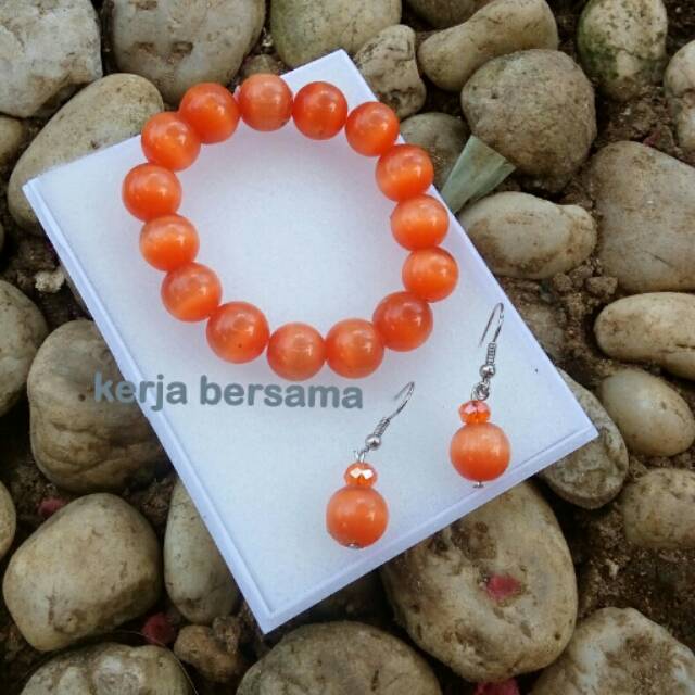 Setgelang dan anting batu mata kucing