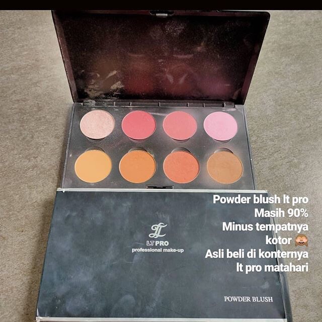 Powder blush