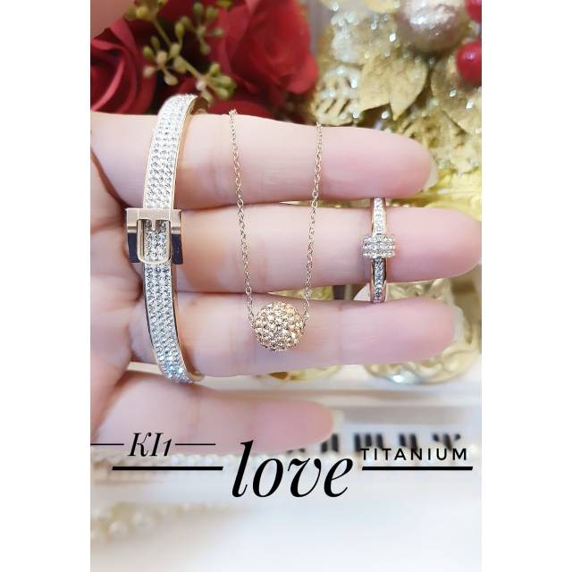 Xuping love titanium
