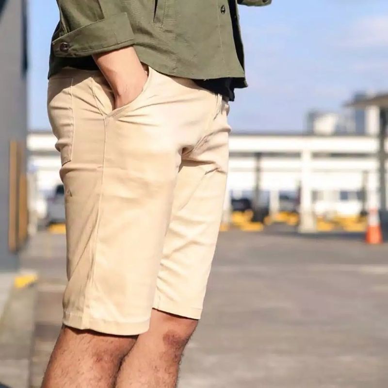 Celana pendek pria chino