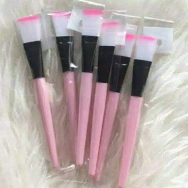 Kuas make-up pink