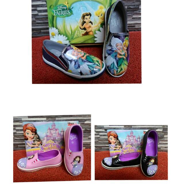 Sepatu karakter