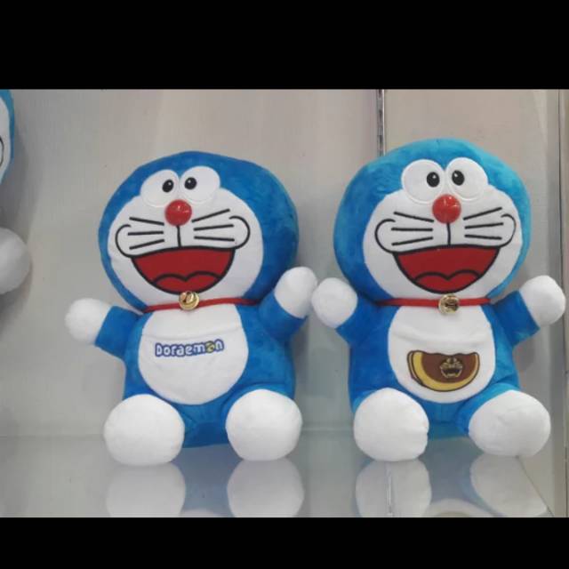 Boneka doraemon ukuran s