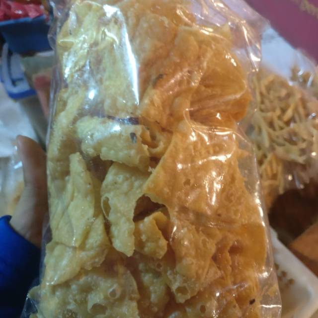 Keripik pangsit gurih