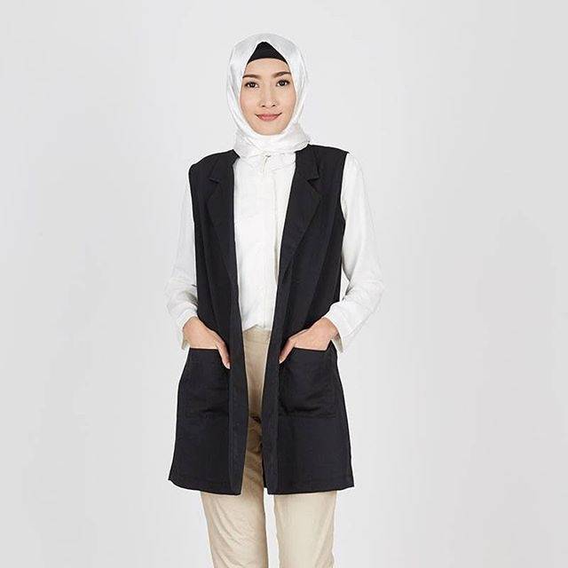 Ready Lula Vest Black