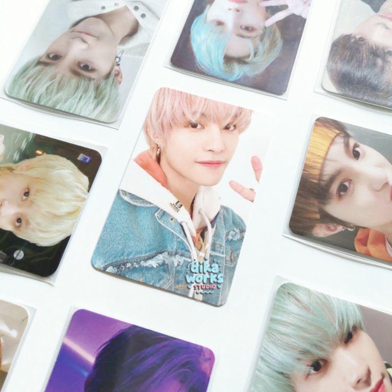 Random Fanmerch Slogan Card