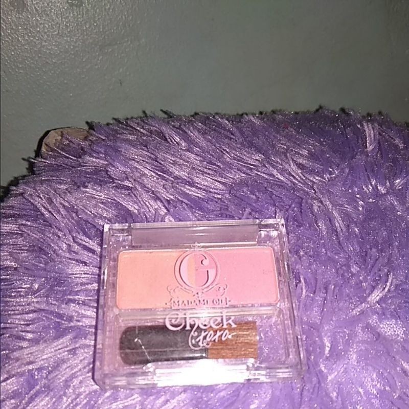 MAKEUP BLUSH-ON