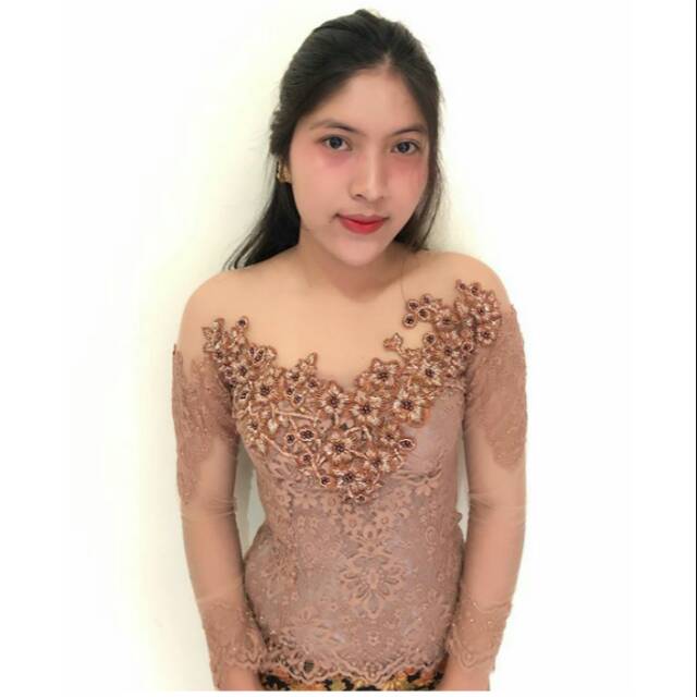 Kebaya sabrina elegant