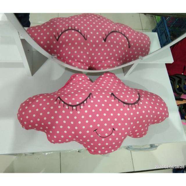 Boneka bantal awan