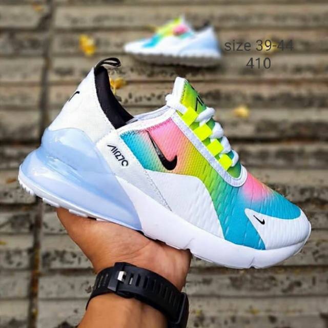 Sepatu sneaker Nike