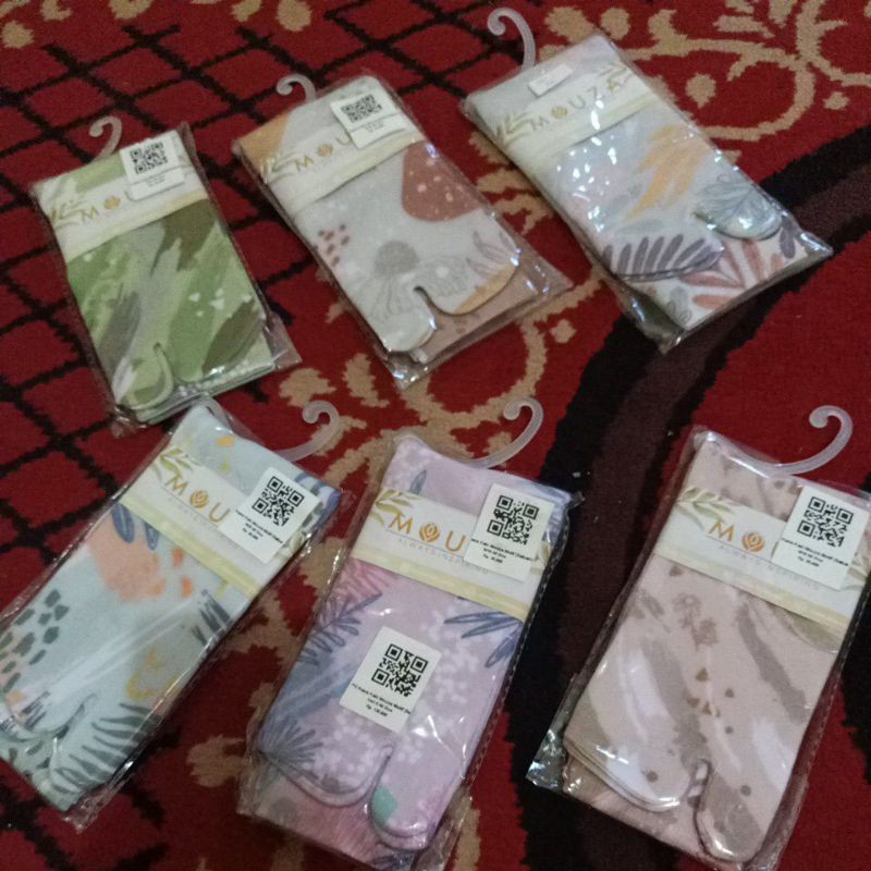 Kaos kaki Mouza