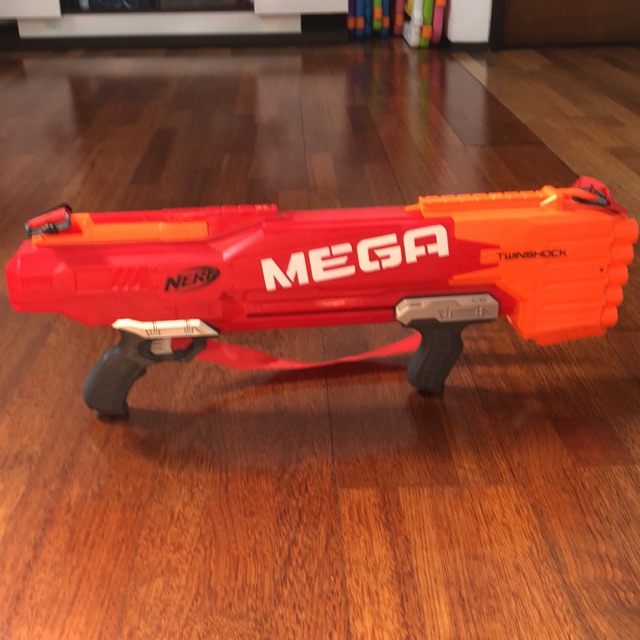 Nerf mega twinshock + 12 darts