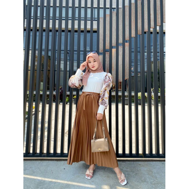 chanell pufy blouse