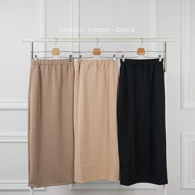 Kendra Plain Skirt