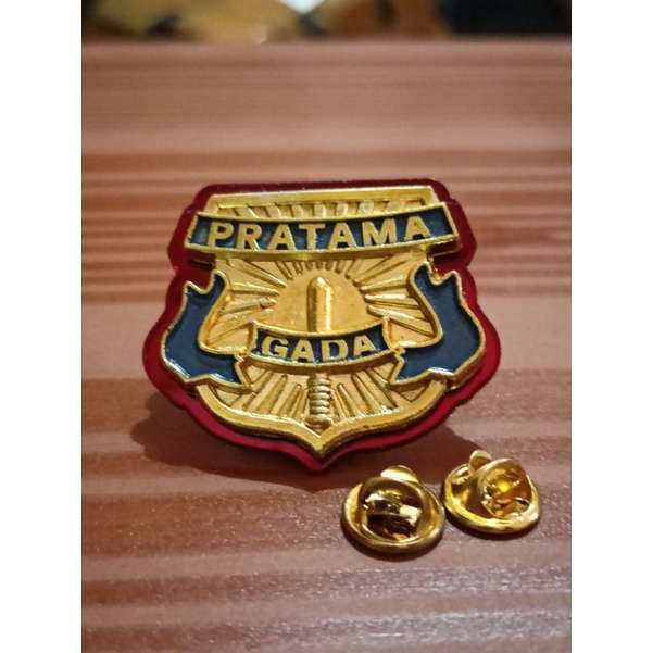 lencana gada Pratama biru
