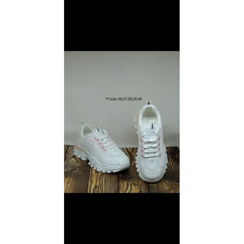 sepatu sport