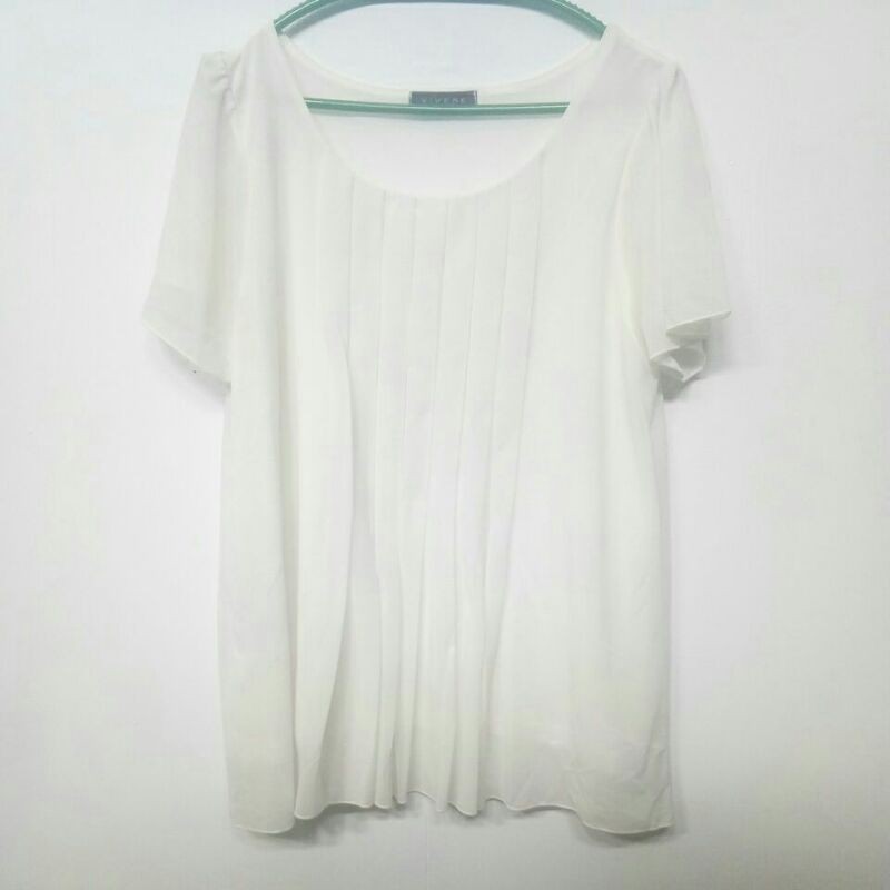 WHITE TOP by VIVERE