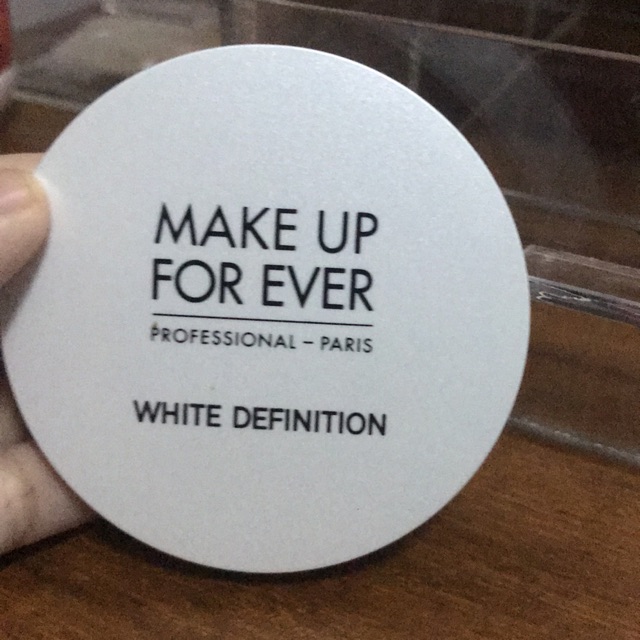 MAKE UP FOR EVER WHITE DEFINITION POWDER FOUNDATION