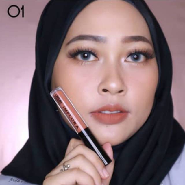 Lipstik bibir implora
