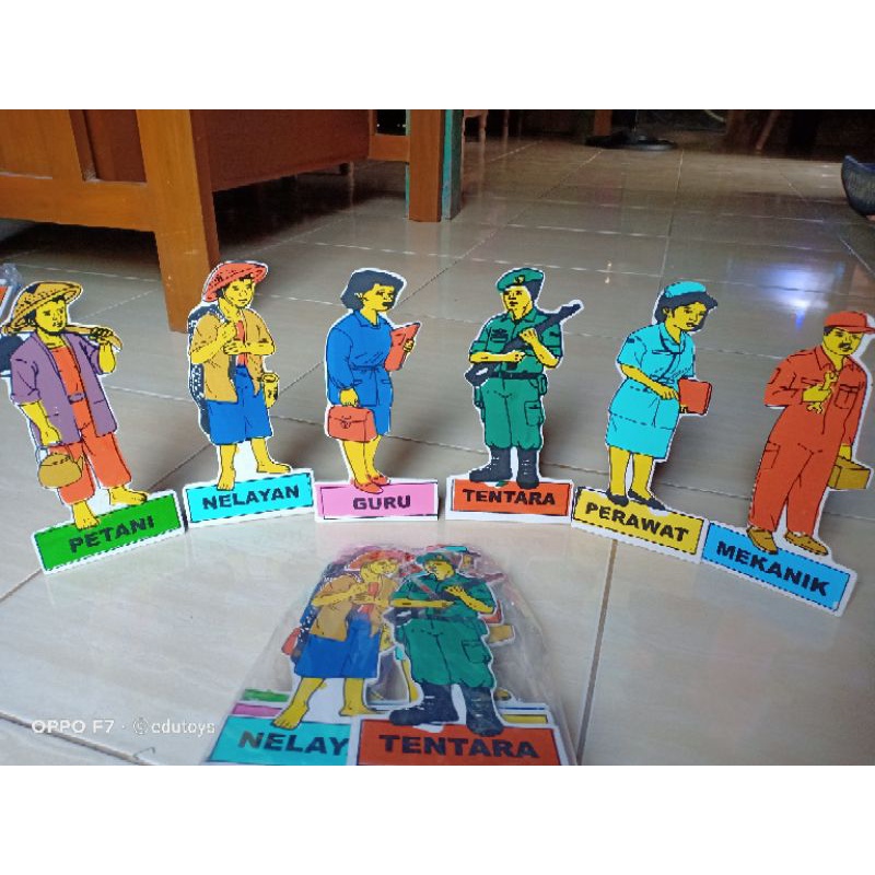MINIATUR BERDIRI PROFESI