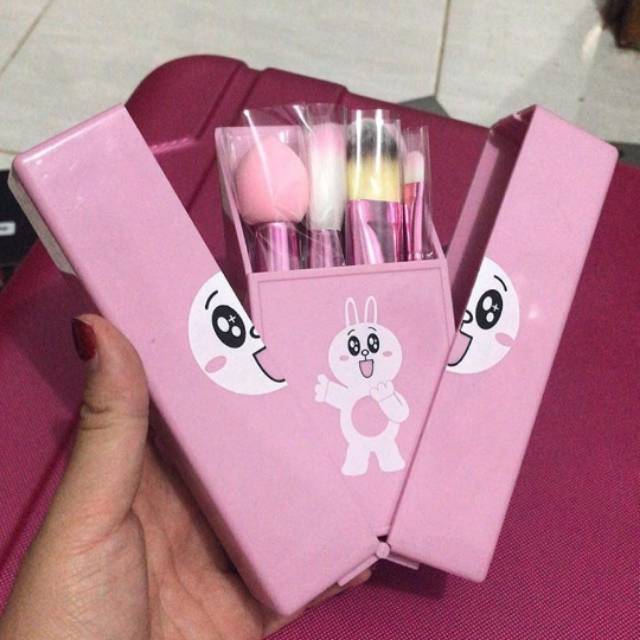 Kuas make up lucu