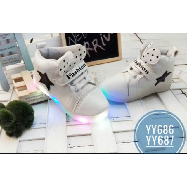 sepatu led mickey head putih