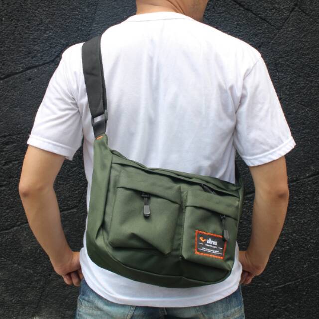 Tas sling bag pria