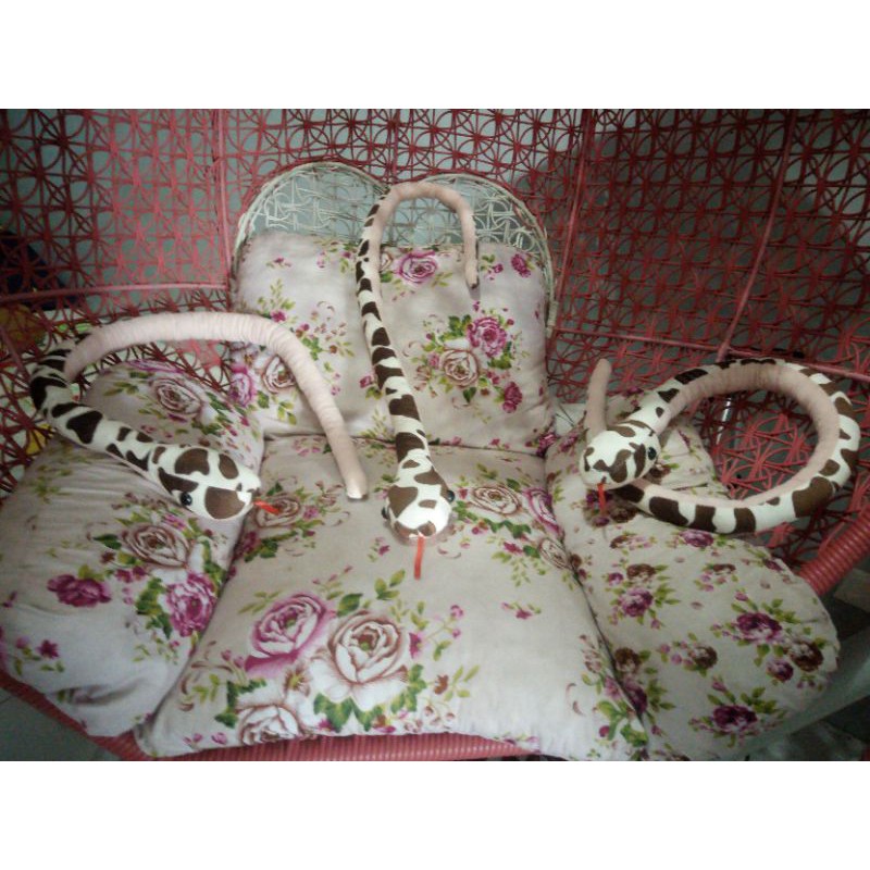 boneka ular belang anakan.