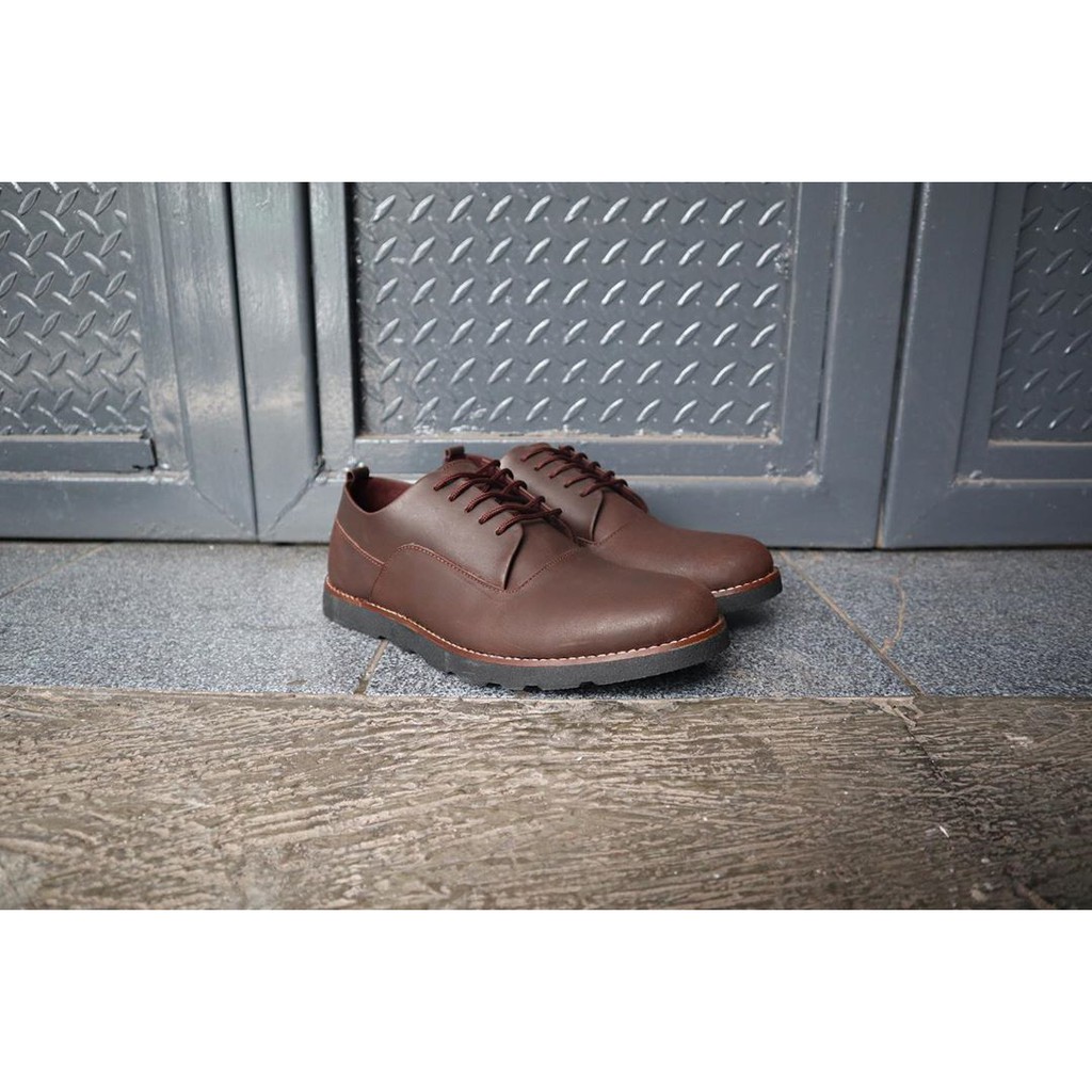 Sepatu kulit pria model semi boot