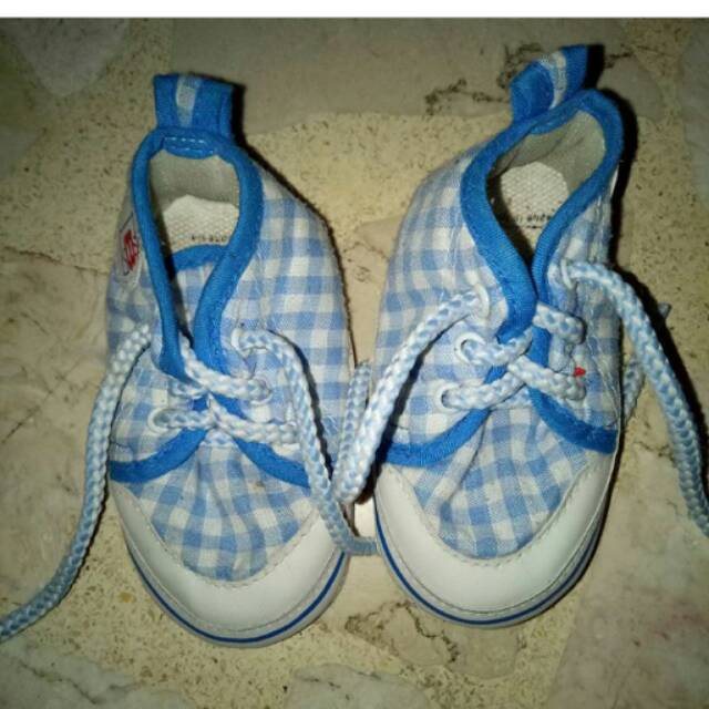 Sepatu bayi