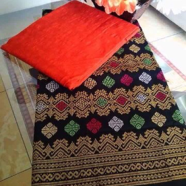 1set kain batik dan embos