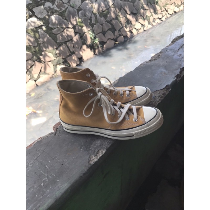 Converse sunflowers