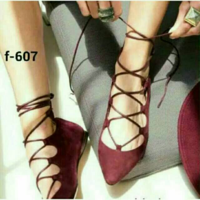Sepatu flat