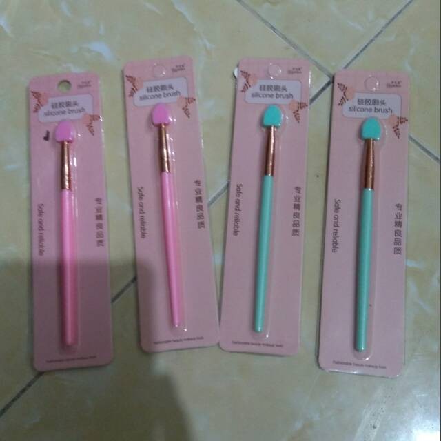 Silicone brush