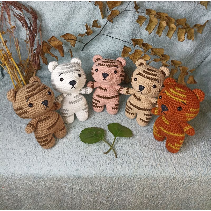 Boneka rajut tiger