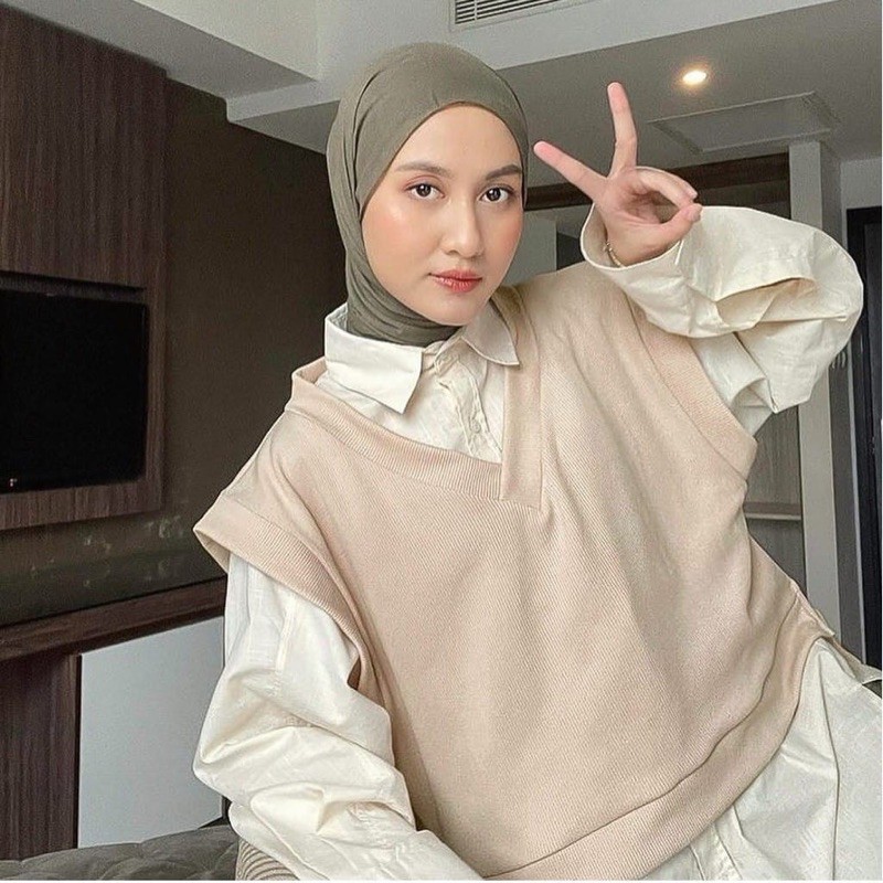 Vest basic sweater
