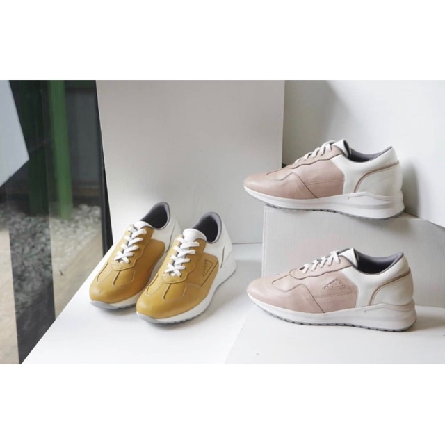 Wage Sneakers