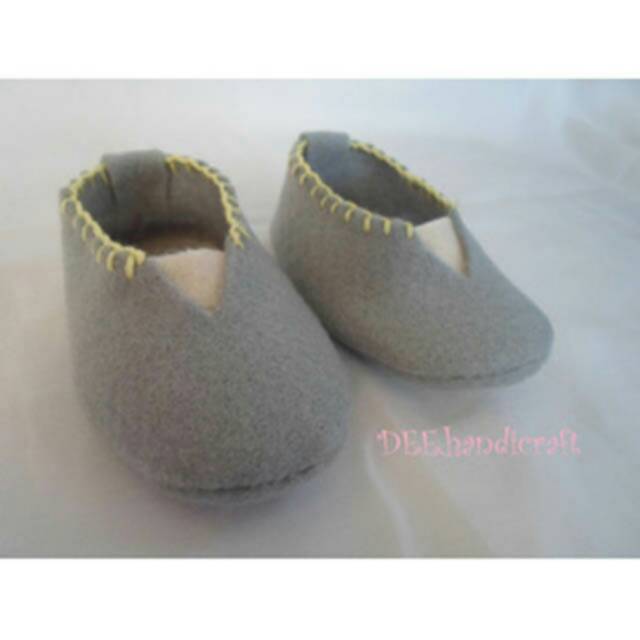Sepatu "handmade" Bayi (ABEAD kode: 010)