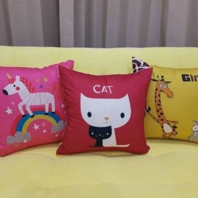 Bantal sofa animasi