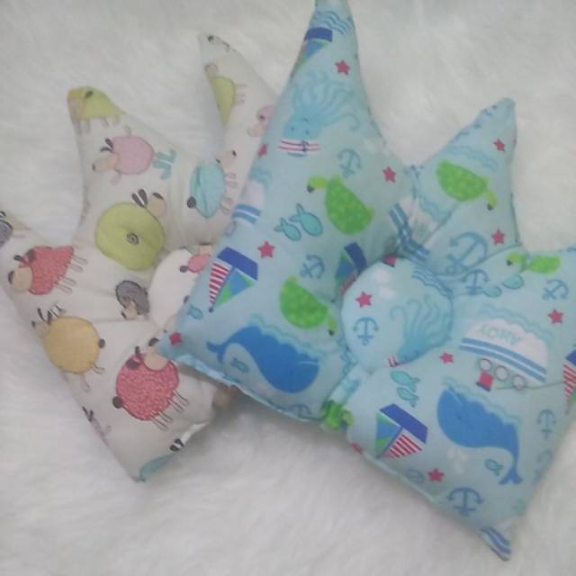 Bantal bayi crown