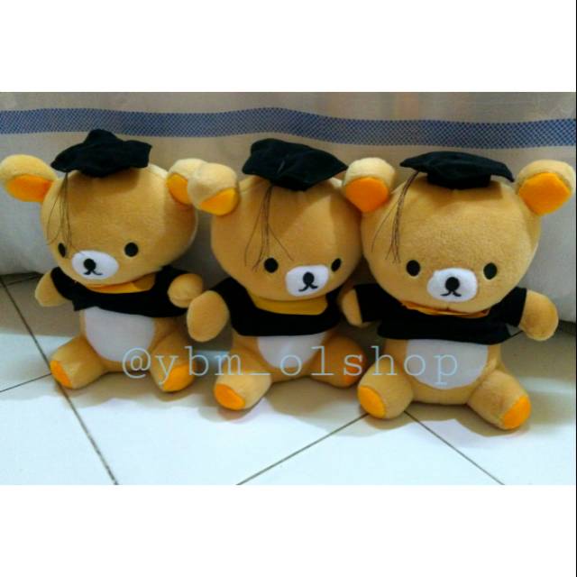 Boneka Rilakuma Wisuda