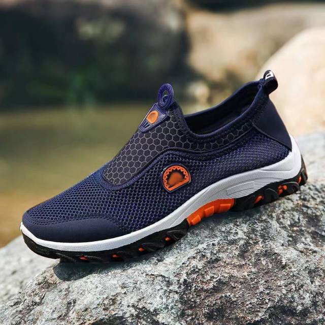 SEPATU HIKING SHOES