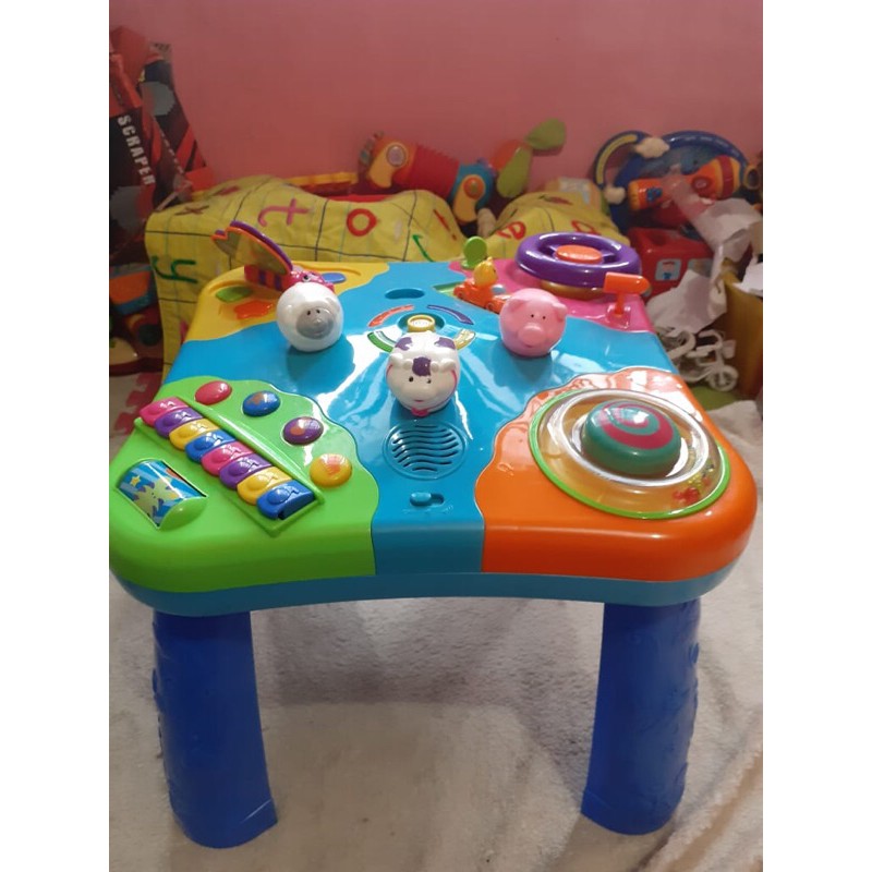 Toys R Us table activity